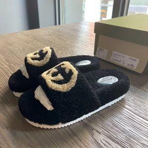 GUCCI SLIDES - Interlocking G Shearling
